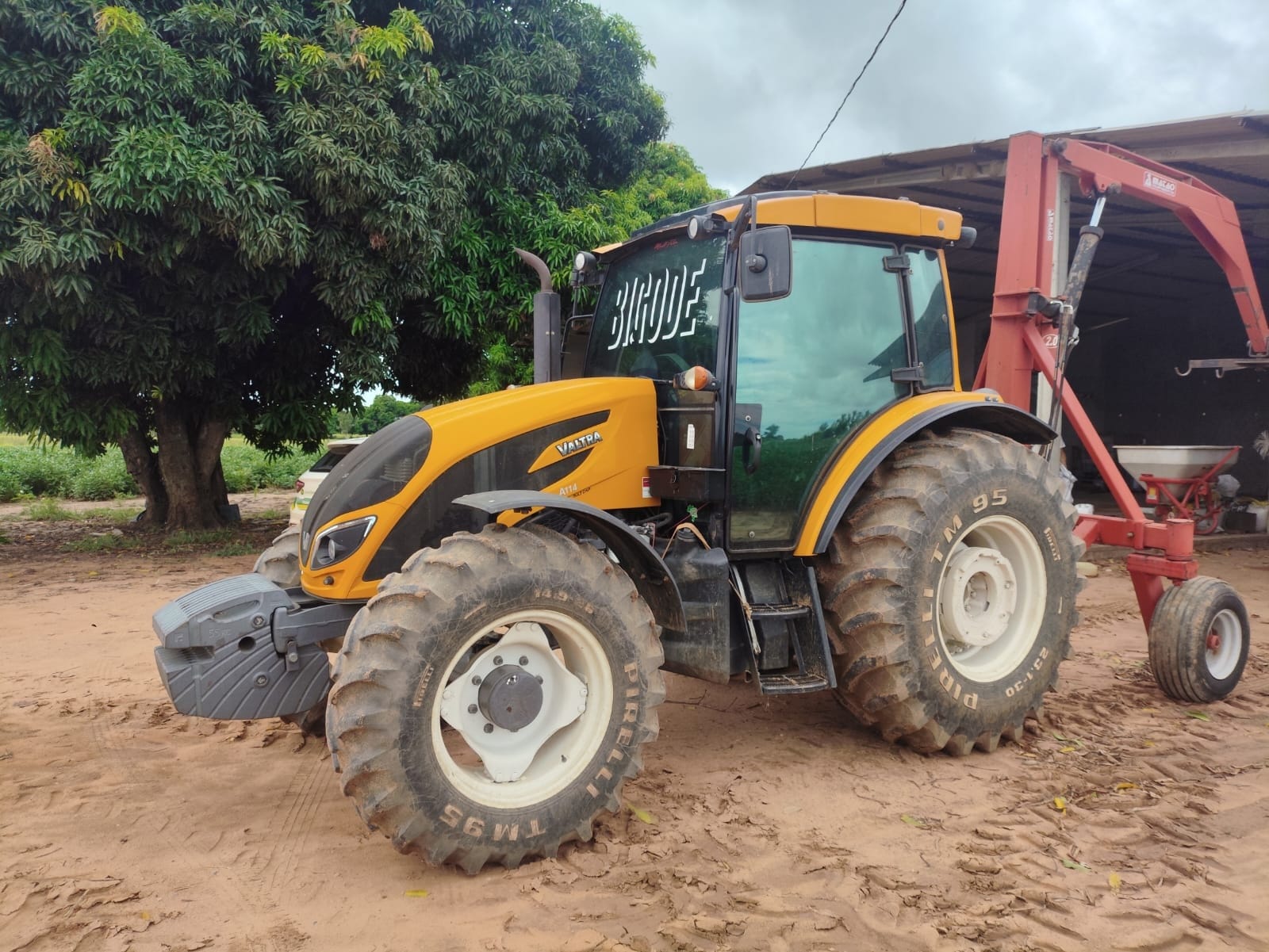 Trator agrícola Valtra A114 2021 - Imagem 1