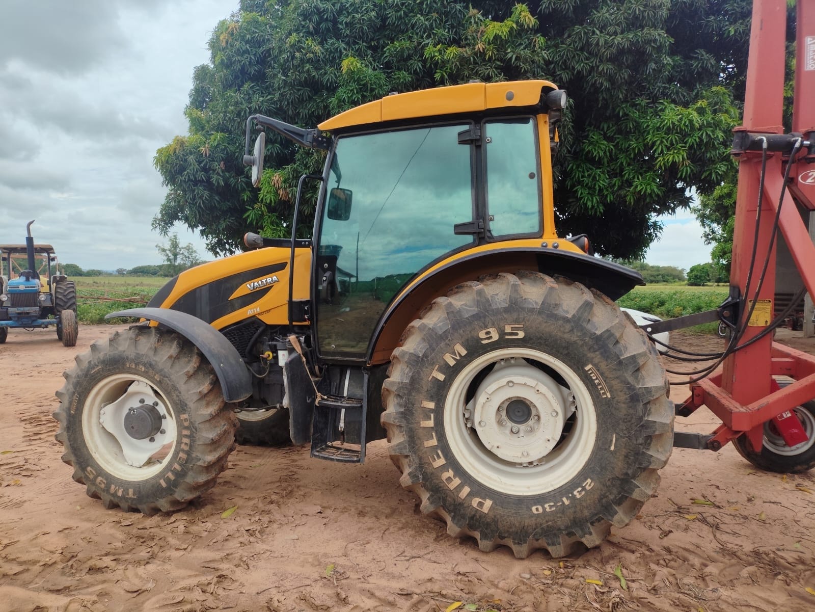 Trator agrícola Valtra A114 2021 - Imagem 3