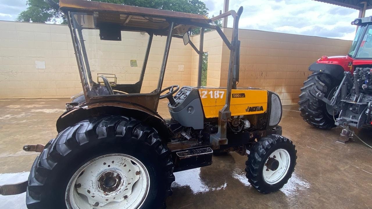 Trator agrícola Valtra BF75 2008 - Imagem 1