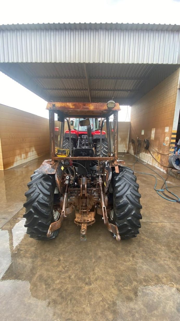 Trator agrícola Valtra BF75 2008 - Imagem 2