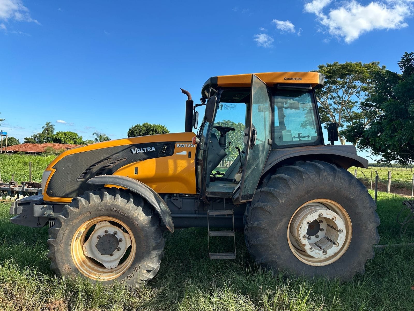 Trator agrícola Valtra Bm 125 2016 - Imagem 2