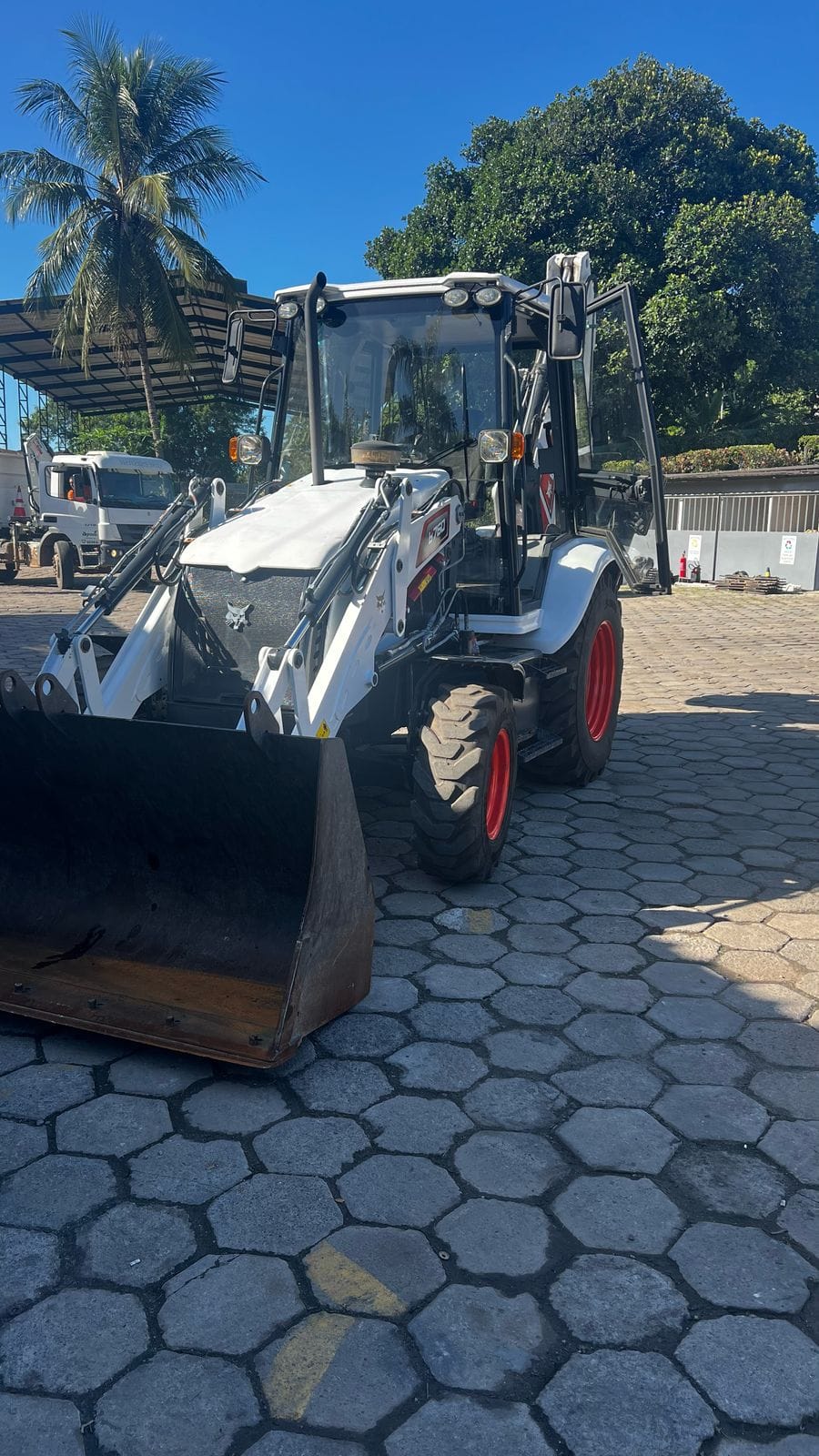 Retroescavadeira Bobcat B760 2024 - Imagem 4