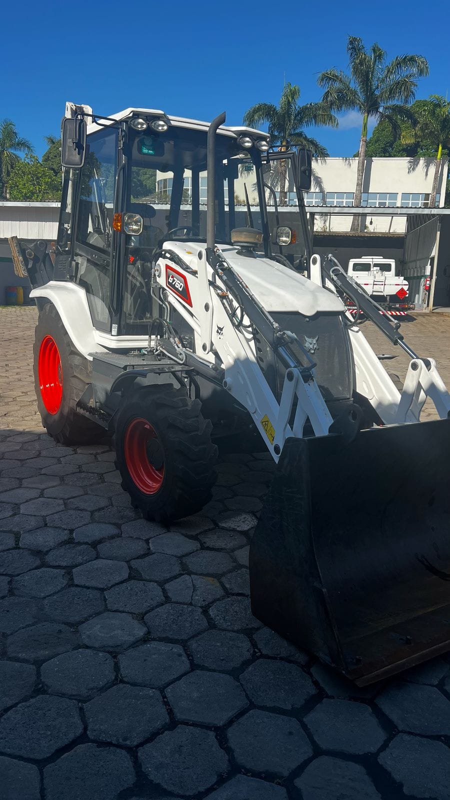 Retroescavadeira Bobcat B760 2024 - Imagem 5