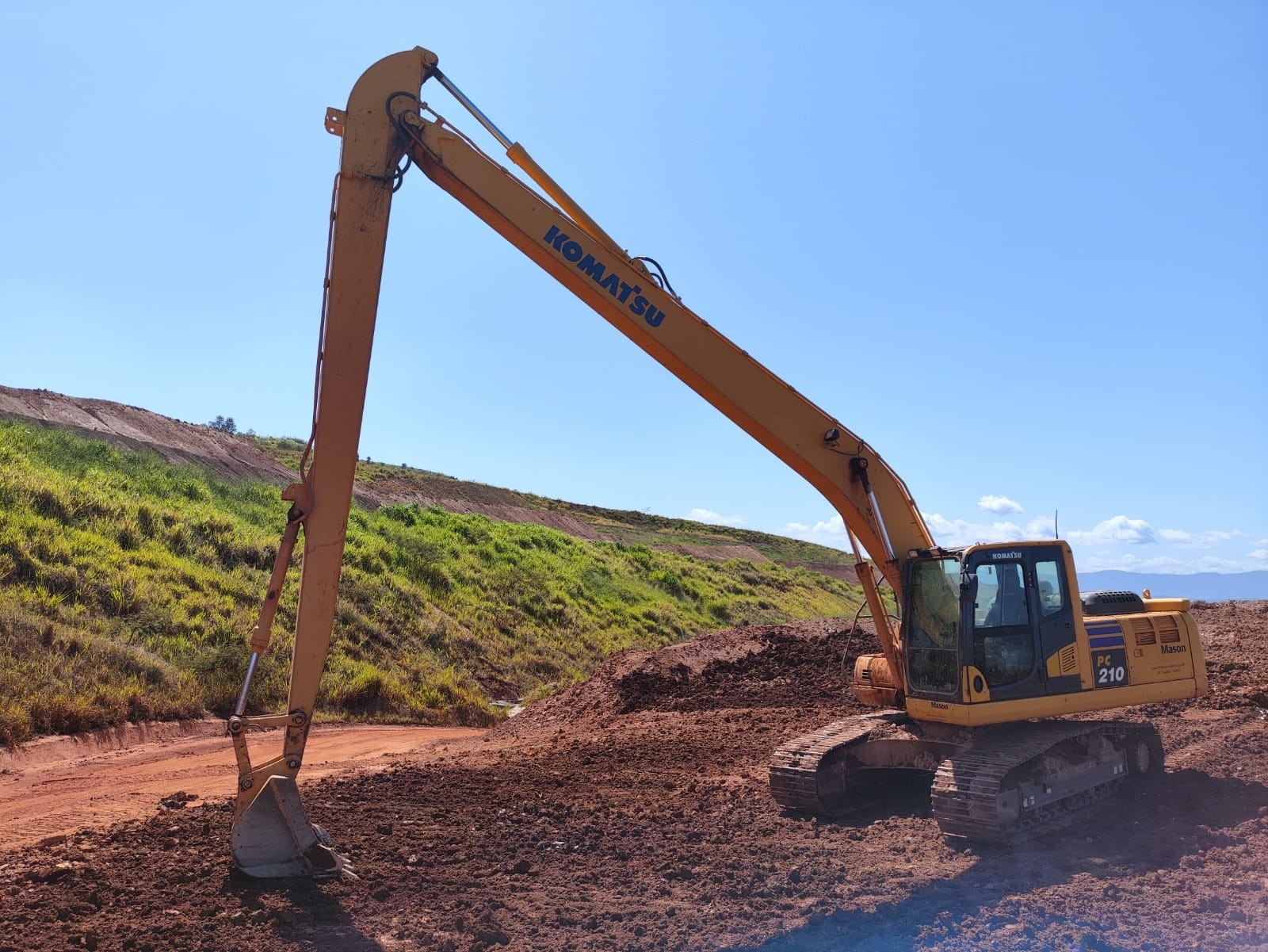 Escavadeira Komatsu PC210 2023 - Imagem 1