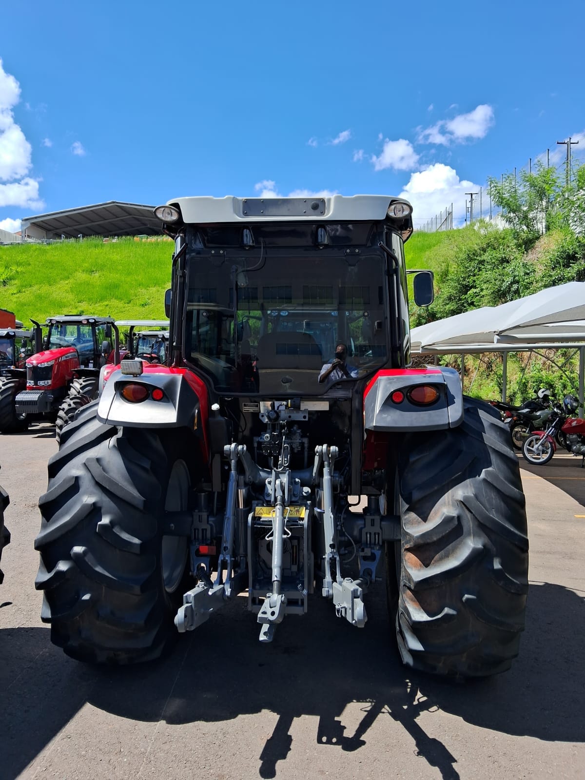 Trator agrícola Massey Ferguson MF6711 2018 - Imagem 4