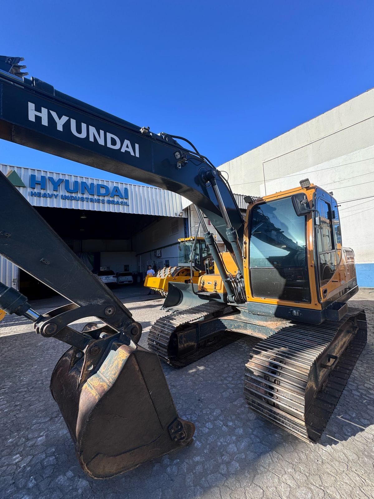 Escavadeira Hyundai R140LC-9 2022 - Imagem 2