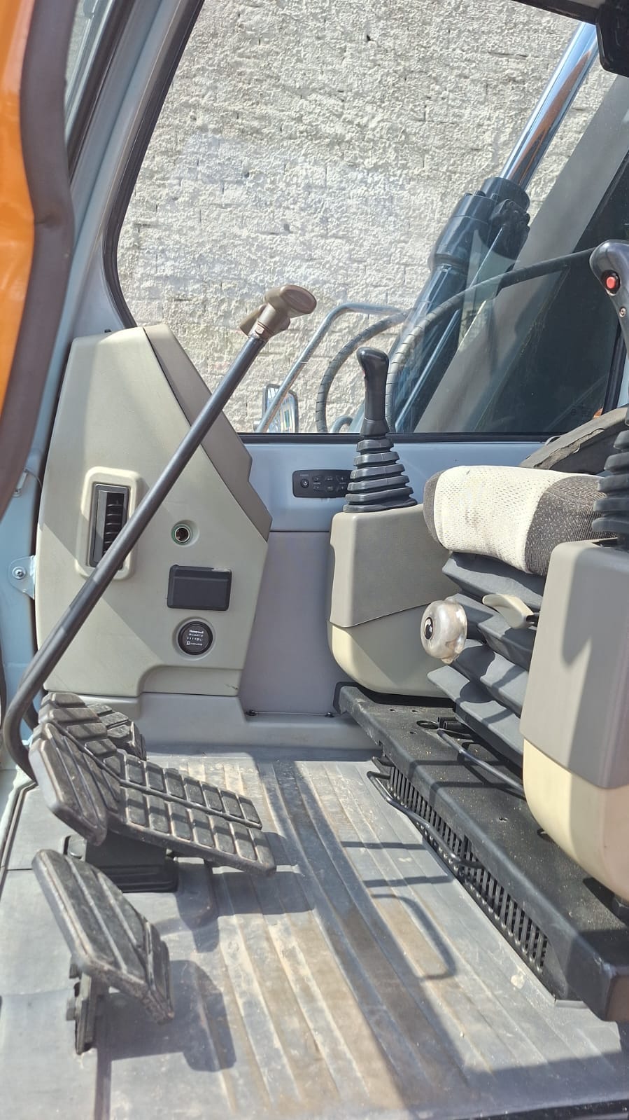 Mini Escavadeira Hyundai R80-7 2011 - Imagem 9