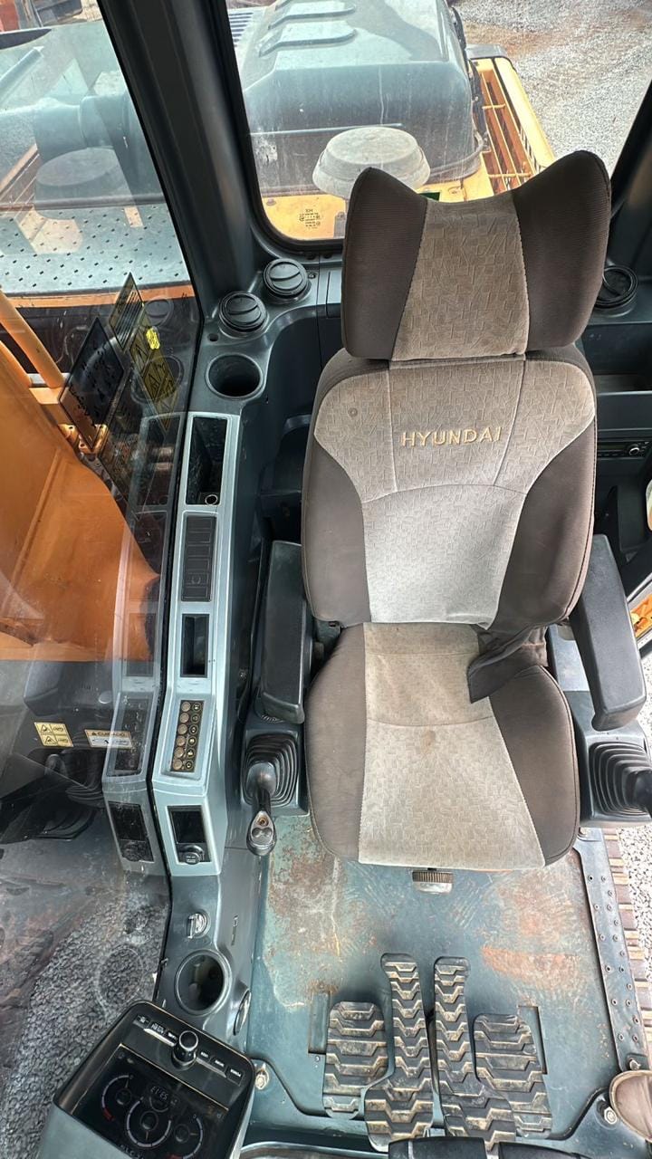 Escavadeira Hyundai R220LC-9SB 2019 - Imagem 7
