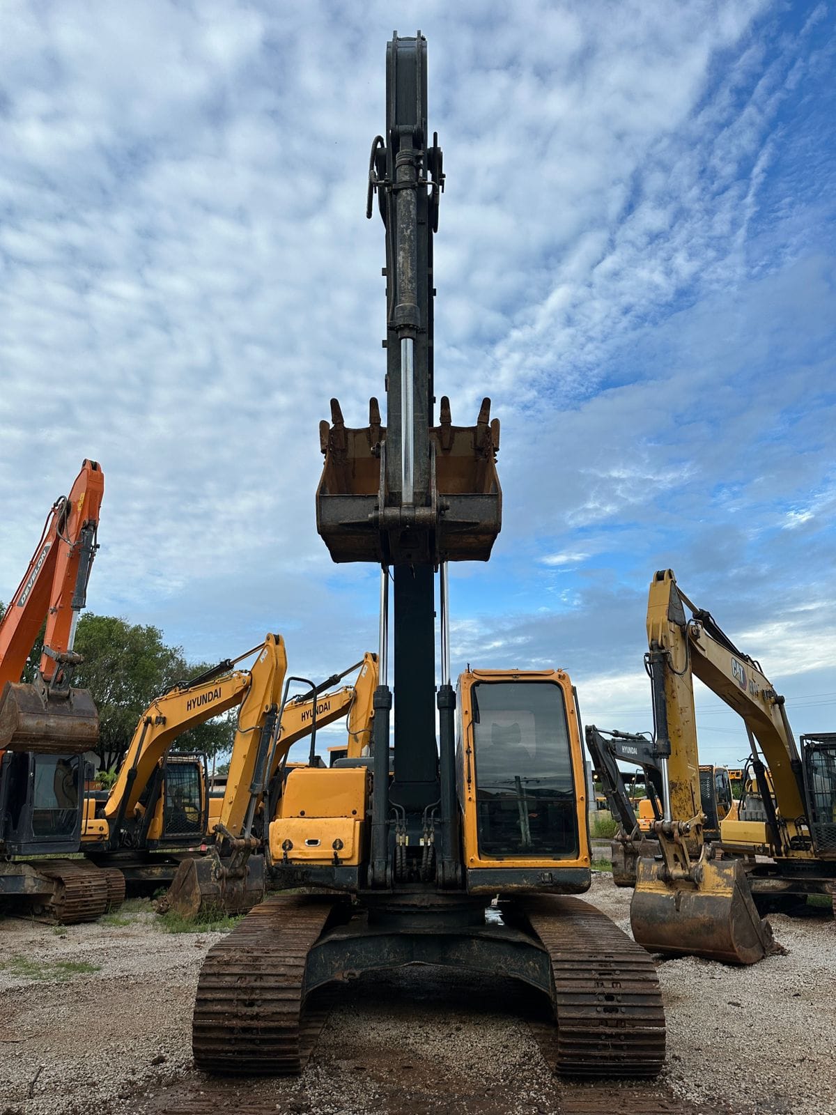Escavadeira Hyundai R220LC-9 2020 - Imagem 2