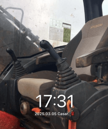 Escavadeira Hyundai R220 2020 - Imagem 3
