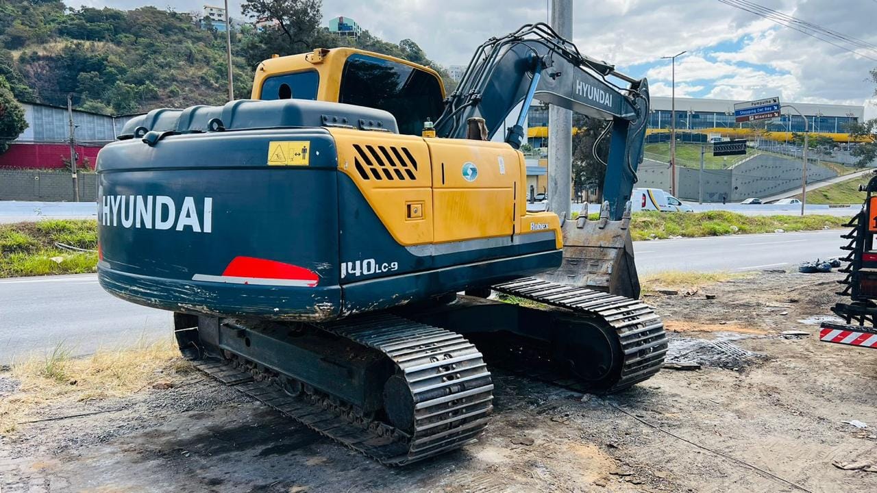 Escavadeira Hyundai R140 2014 - Imagem 9