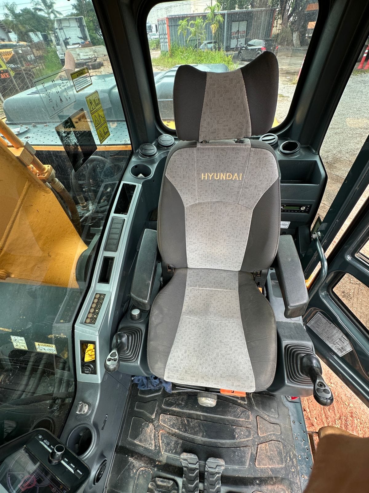 Escavadeira Hyundai R260LC-9SB 2019 - Imagem 6