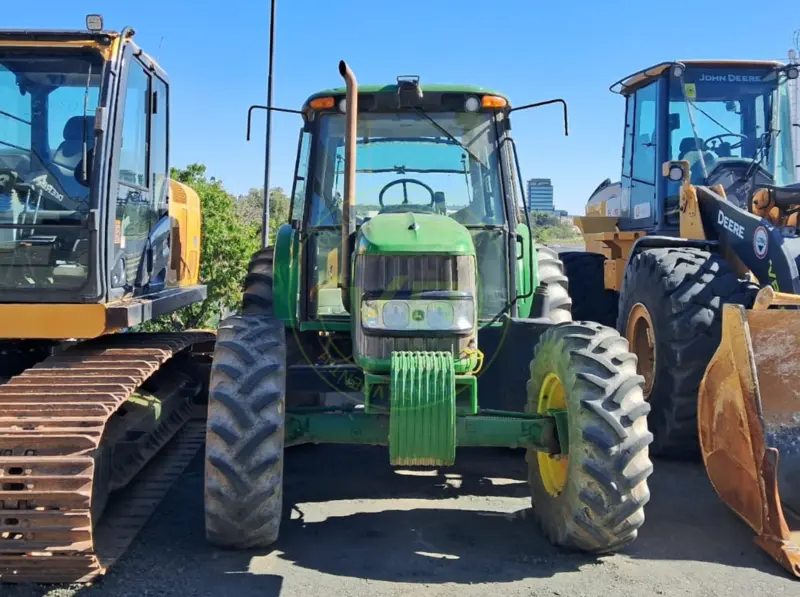 Trator agrícola John Deere 6115J 2022 - Imagem 3