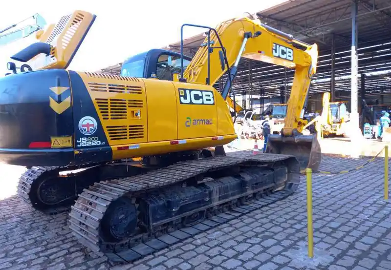 Escavadeira JCB JS200 LC 2022 - Imagem 1