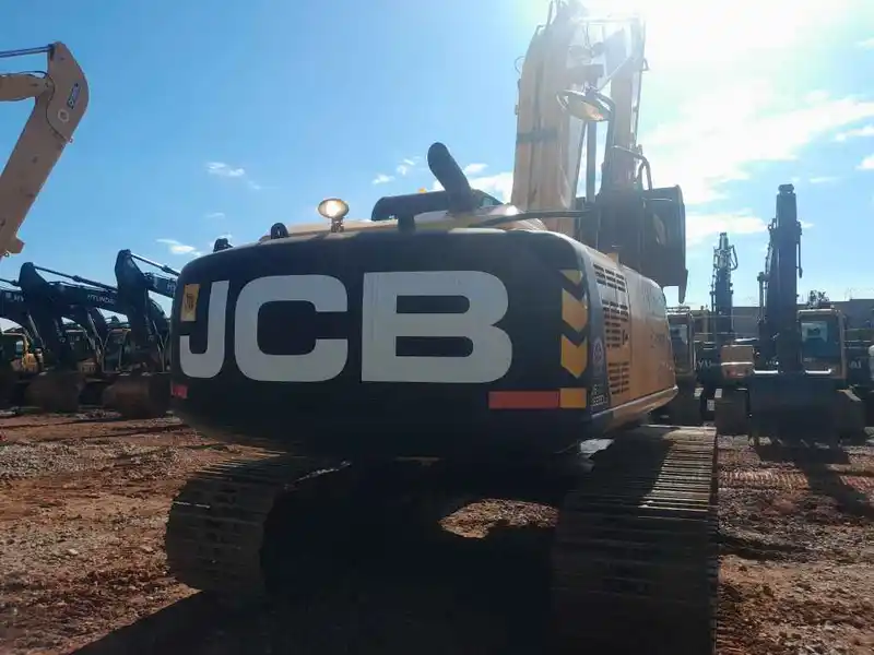 Escavadeira JCB JS200 LC 2022 - Imagem 1