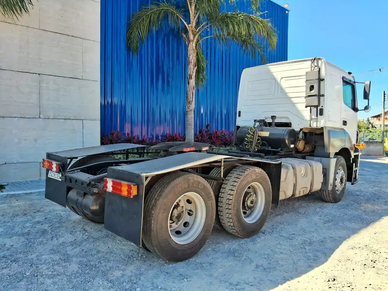 Plantadeira Mercedes Benz 6X4 2009 - Imagem 4
