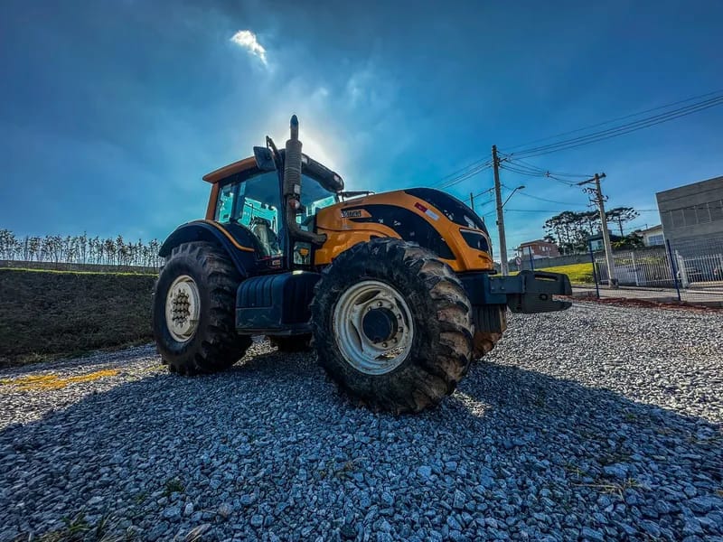 Trator agrícola Valtra BH194 2018 - Imagem 1