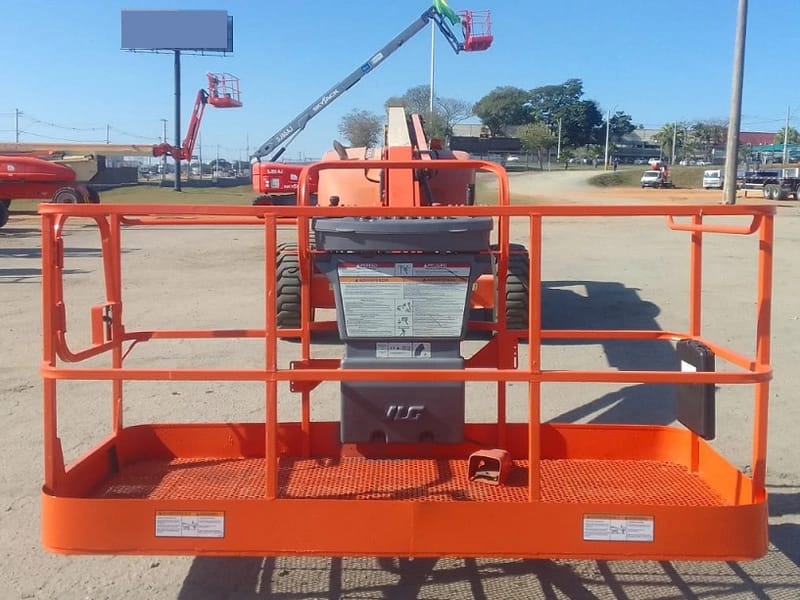 Plataforma elevatória JLG 600 AJ 2010 - Imagem 2