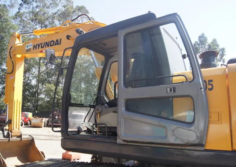 Escavadeira Hyundai R210LC-7 2008 - Imagem 2