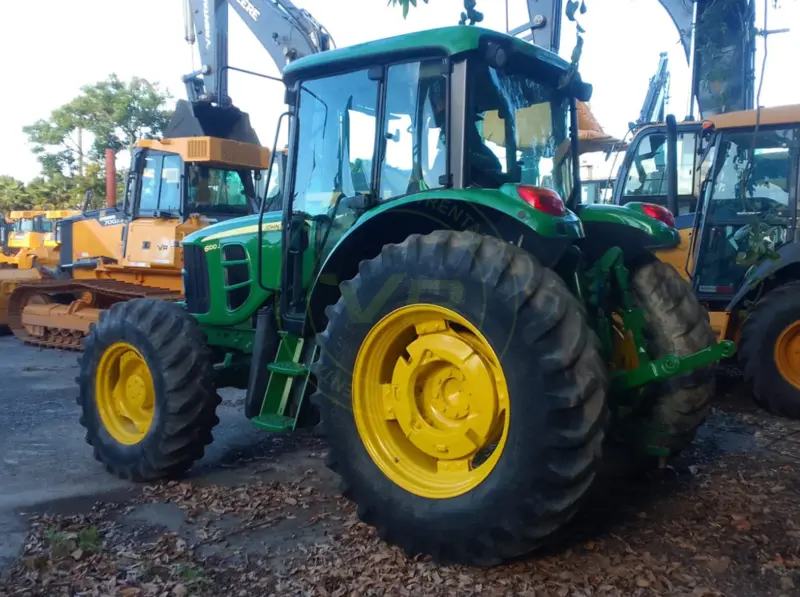Trator agrícola John Deere 6110J 2022 - Imagem 2