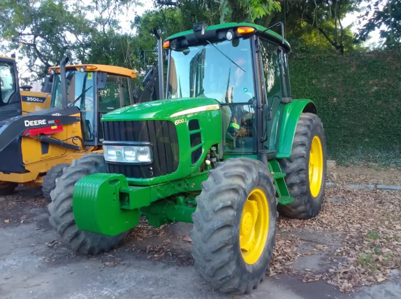 Trator agrícola John Deere 6110J 2022 - Imagem 4