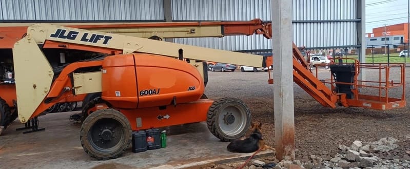 Plataforma elevatória JLG 600 AJ 2006 - Imagem 1