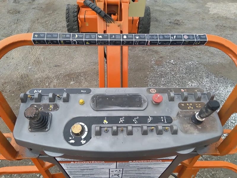 Plataforma elevatória JLG E450 AJ 2010 - Imagem 1