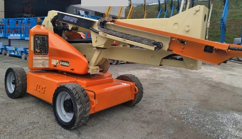 Plataforma elevatória JLG E450 AJ 2010 - Imagem 2