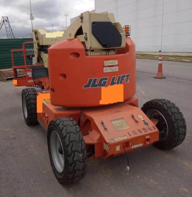Plataforma elevatória JLG E400A 2009 - Imagem 1