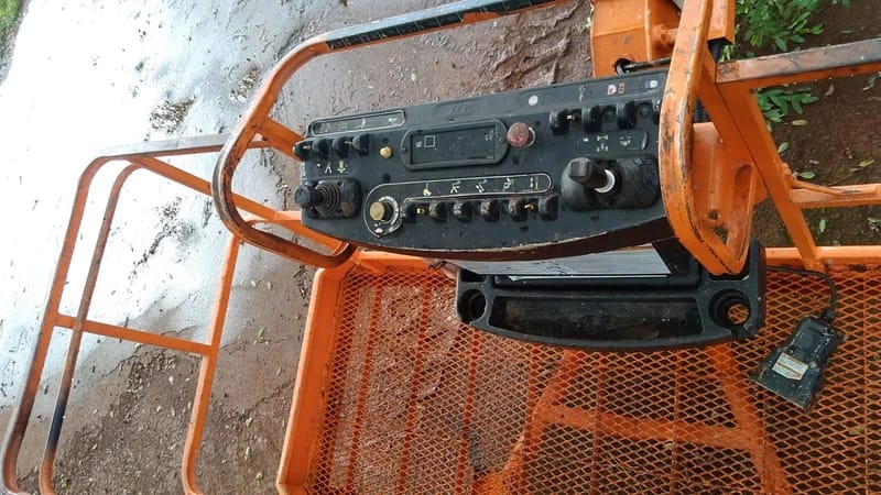 Plataforma elevatória JLG 600S 1998 - Imagem 2