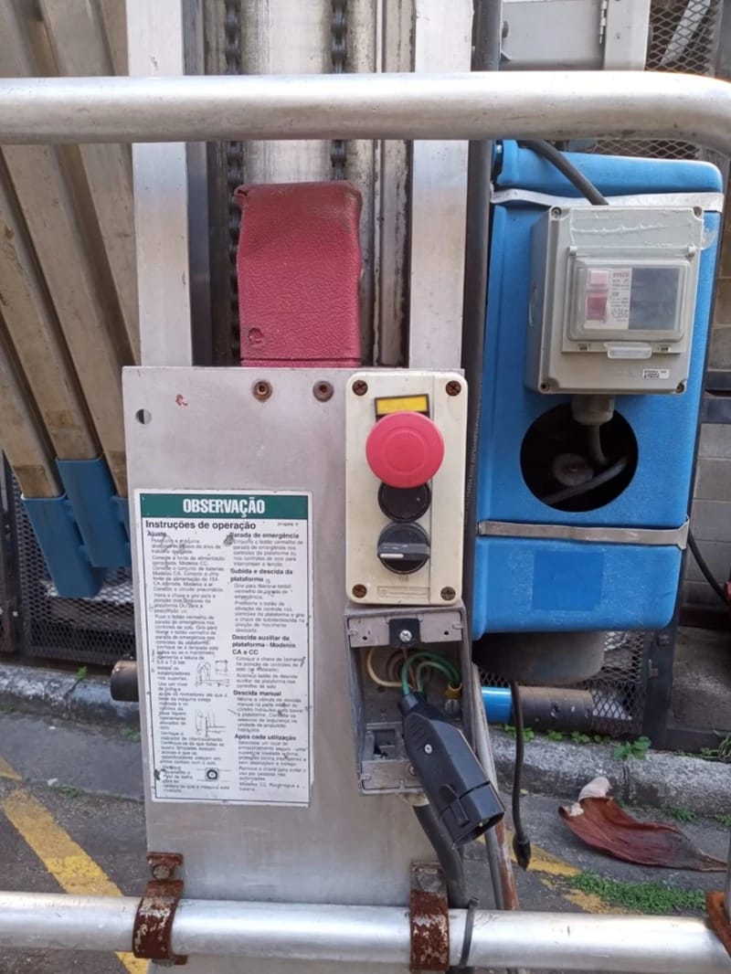Plataforma elevatória Genie AWP 30S 1999 - Imagem 1