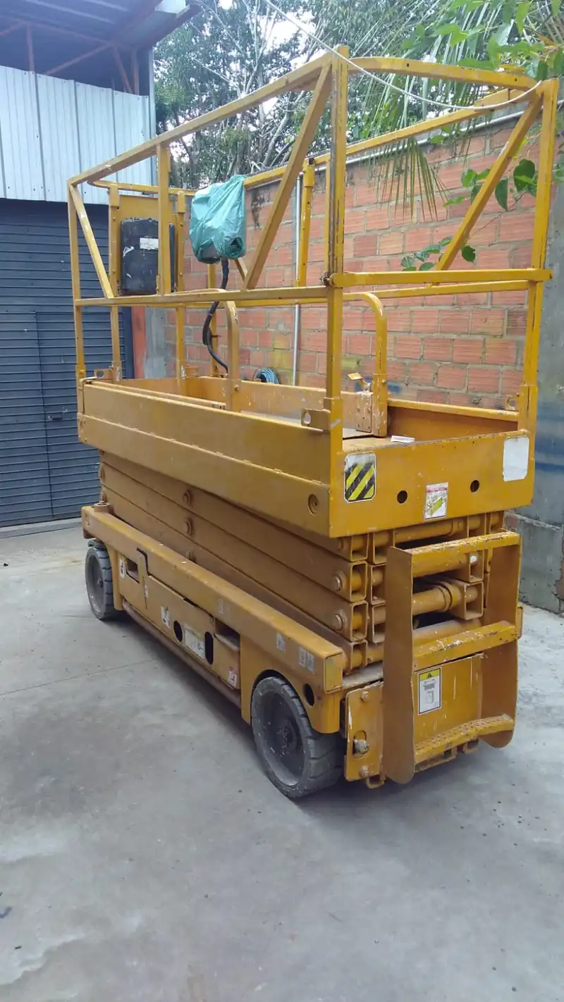 Plataforma elevatória Haulotte COMPACT 10DX 2005 - Imagem 1