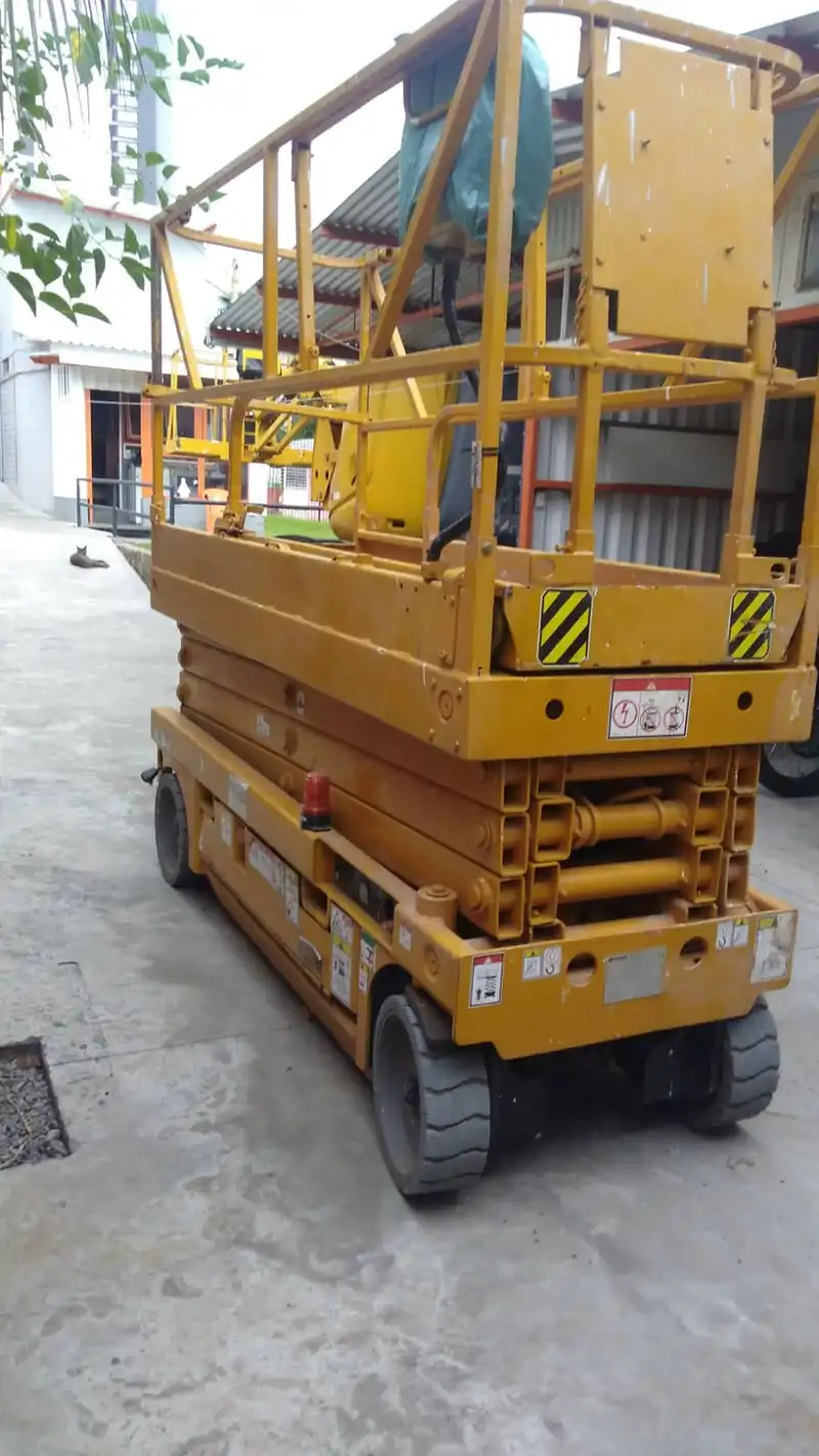 Plataforma elevatória Haulotte COMPACT 10DX 2005 - Imagem 2