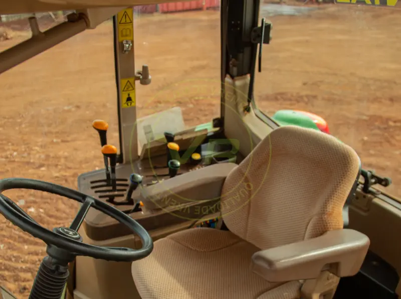 Trator agrícola John Deere 7230 J 2019 - Imagem 4