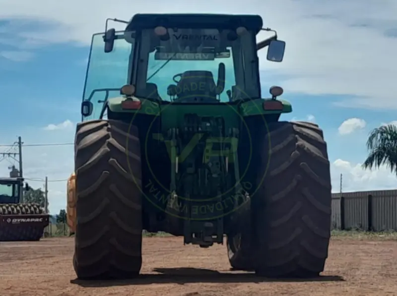 Trator agrícola John Deere 7230 J 2018 - Imagem 3