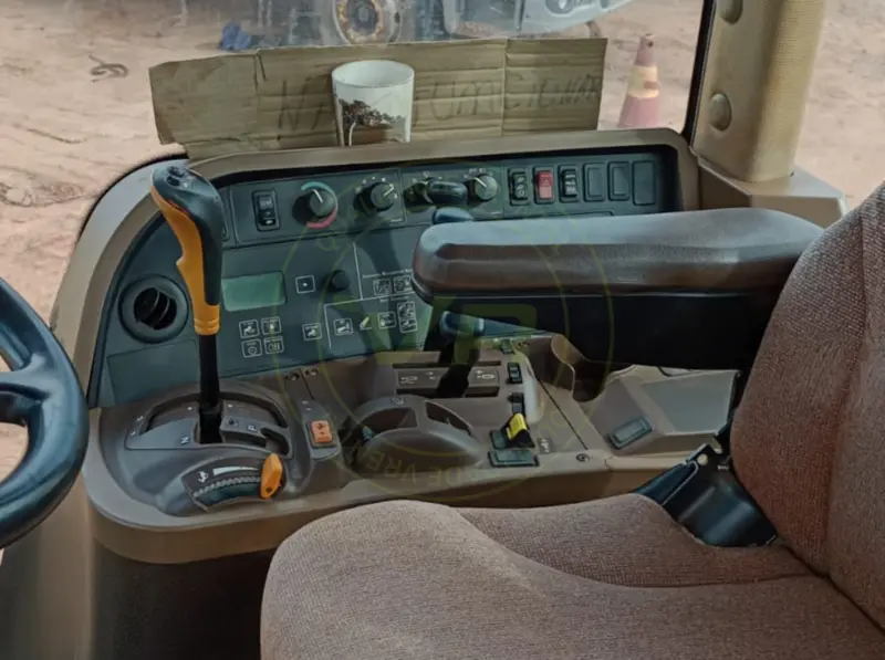 Trator agrícola John Deere 7230 J 2018 - Imagem 2