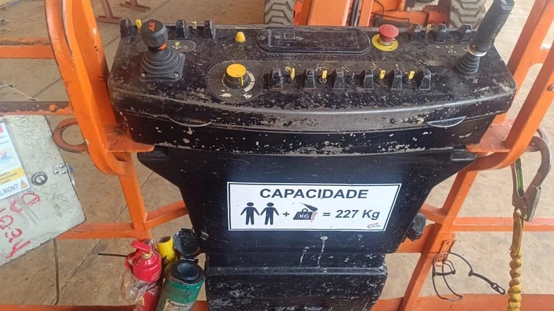 Plataforma elevatória JLG 600 AJ 2006 - Imagem 4