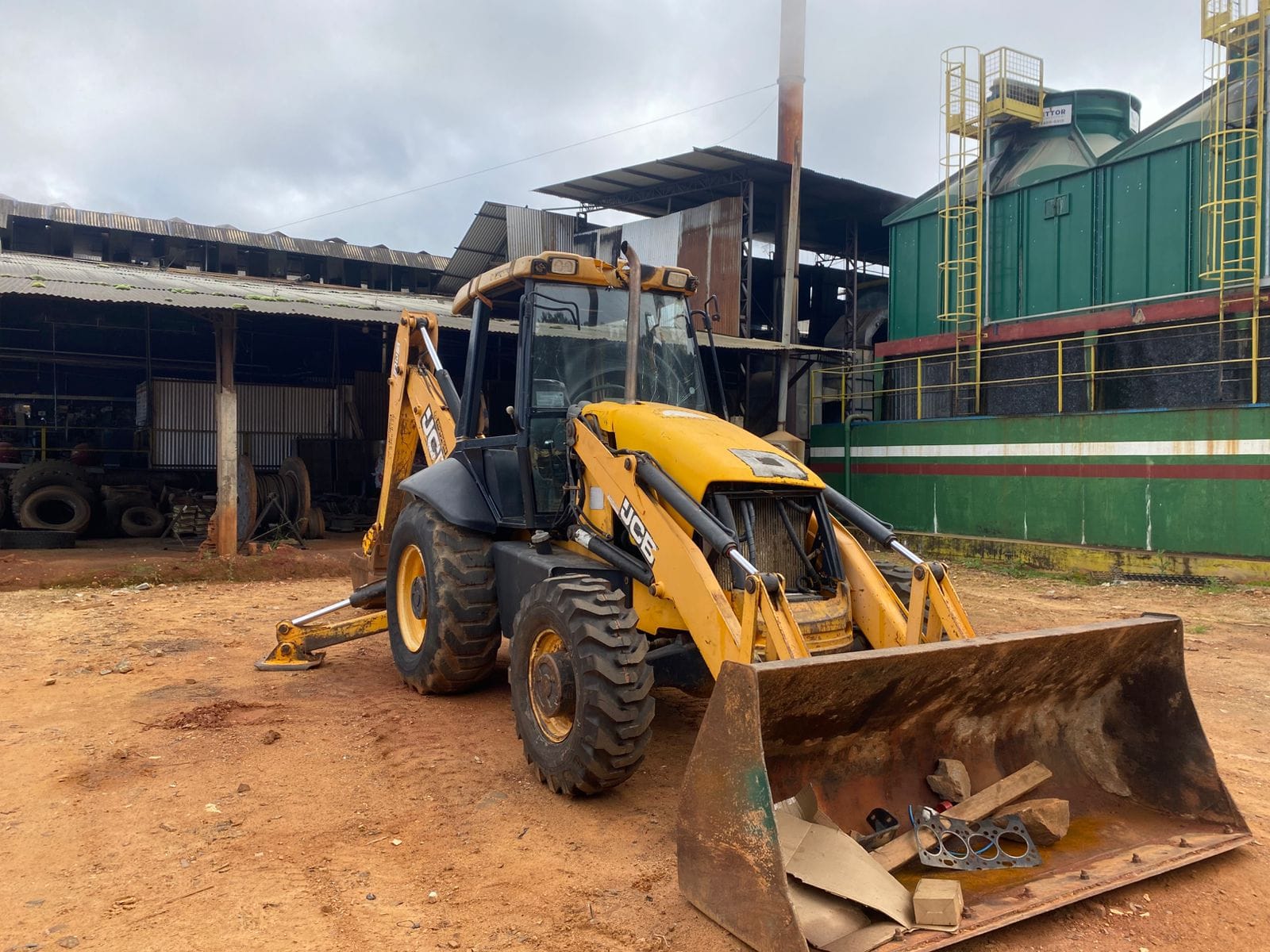 Retroescavadeira JCB 3C Plus 2013 - Imagem 2