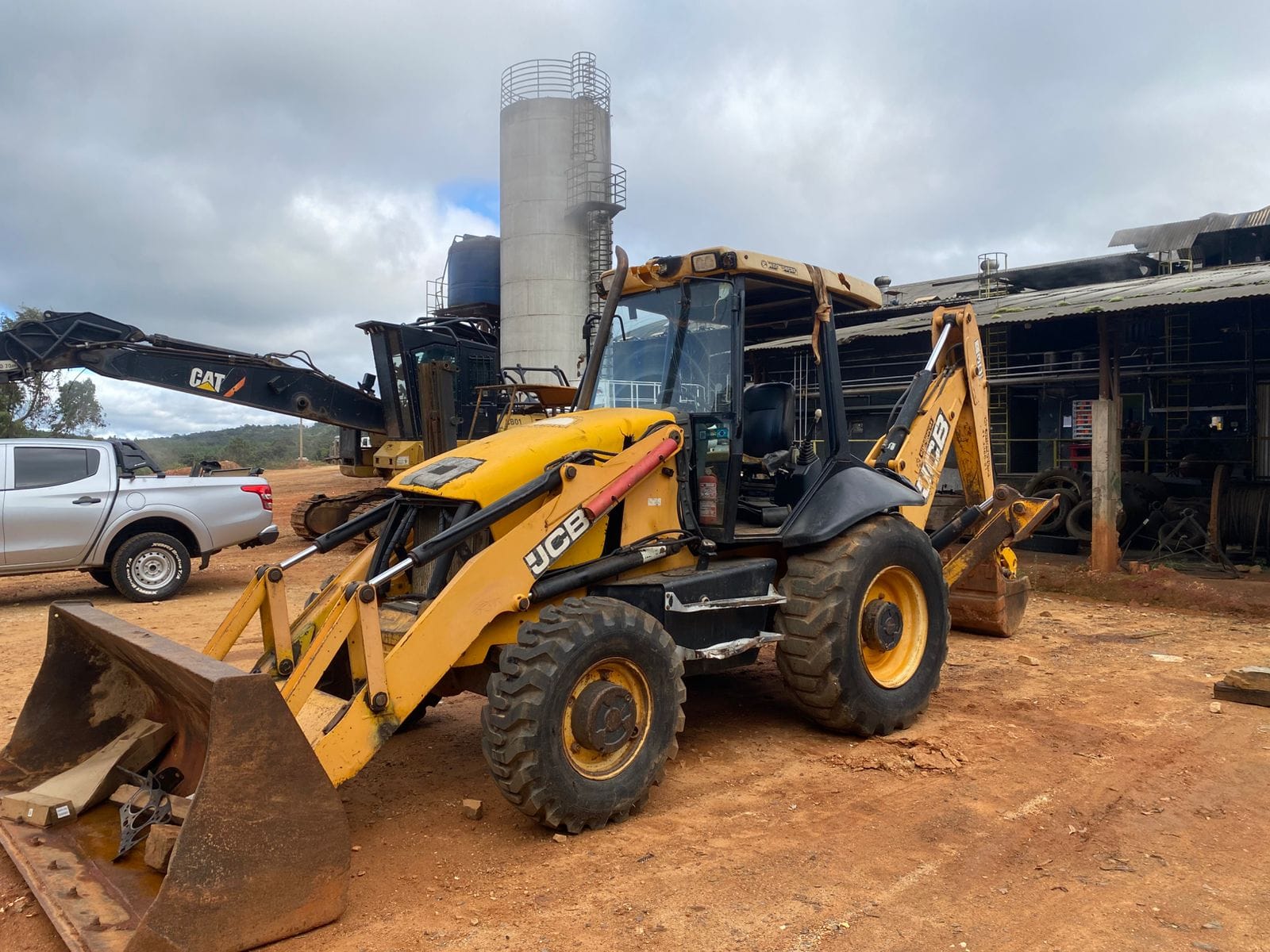 Retroescavadeira JCB 3C Plus 2013 - Imagem 3
