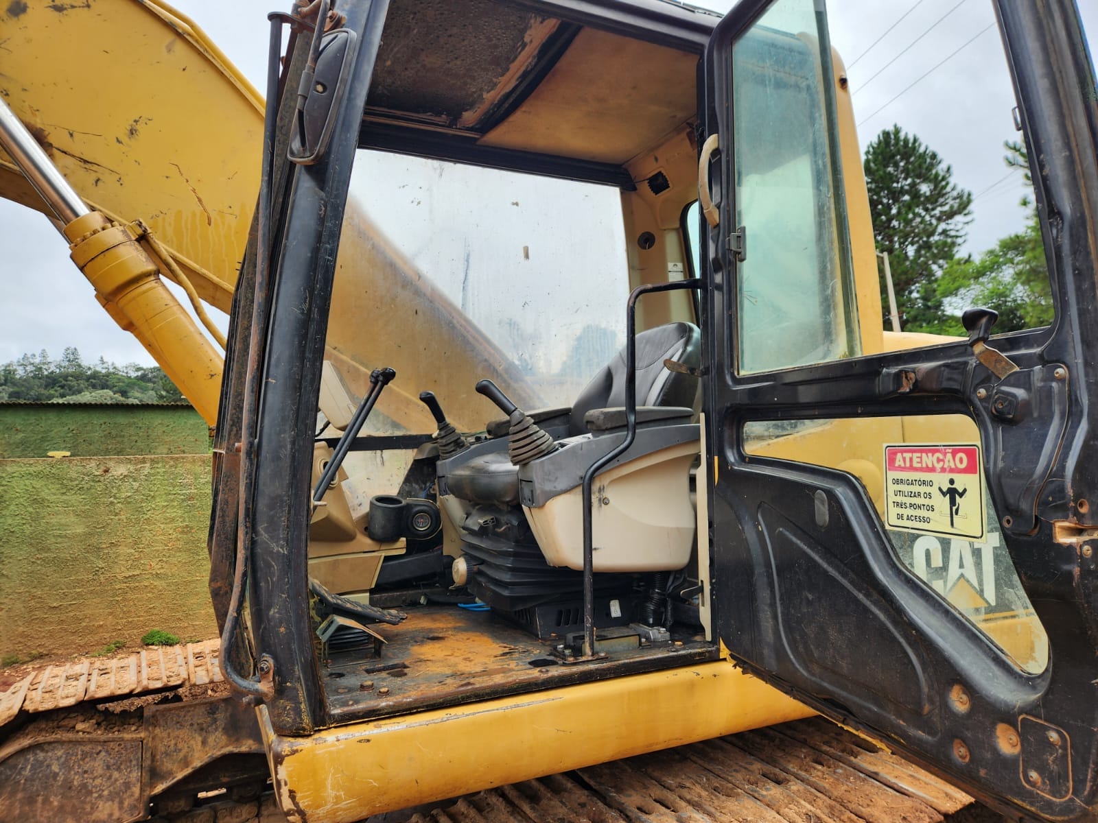Escavadeira Caterpillar 320CL 2005 - Imagem 8