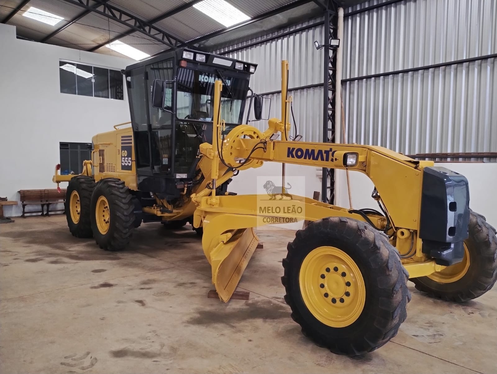Motoniveladora Komatsu GD555 2011 - Imagem 2