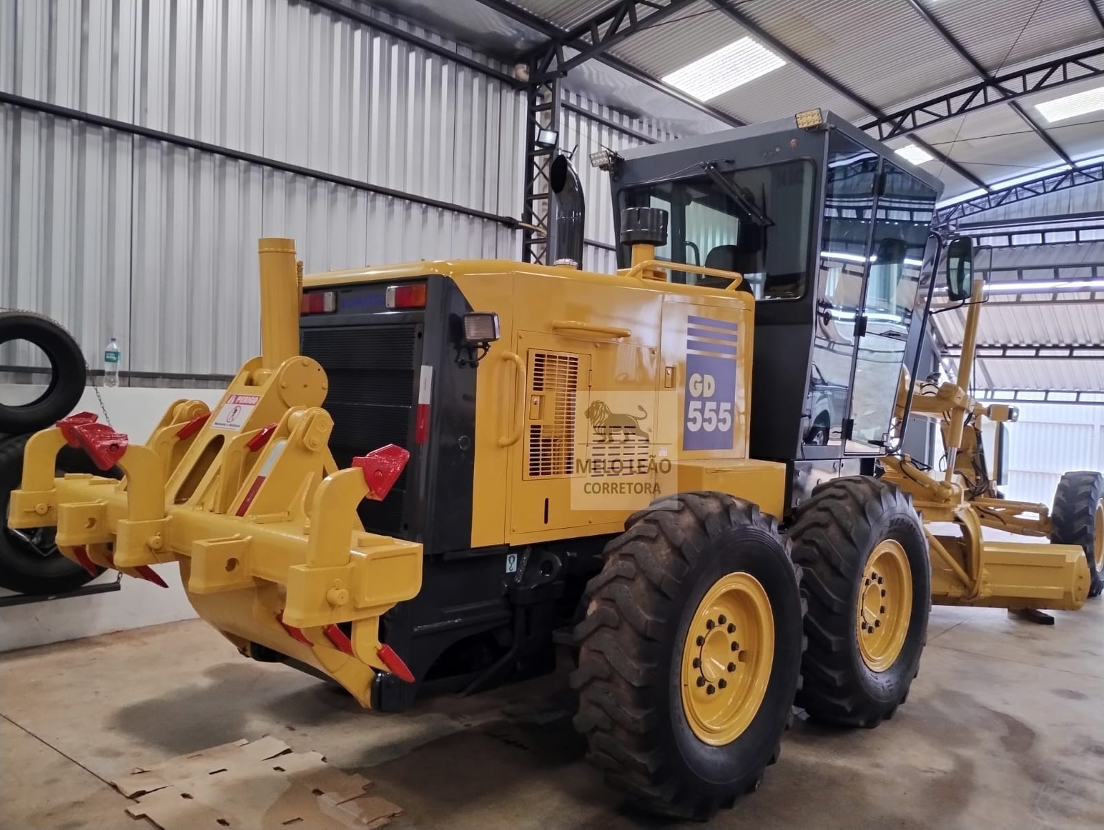 Motoniveladora Komatsu GD555 2011 - Imagem 8