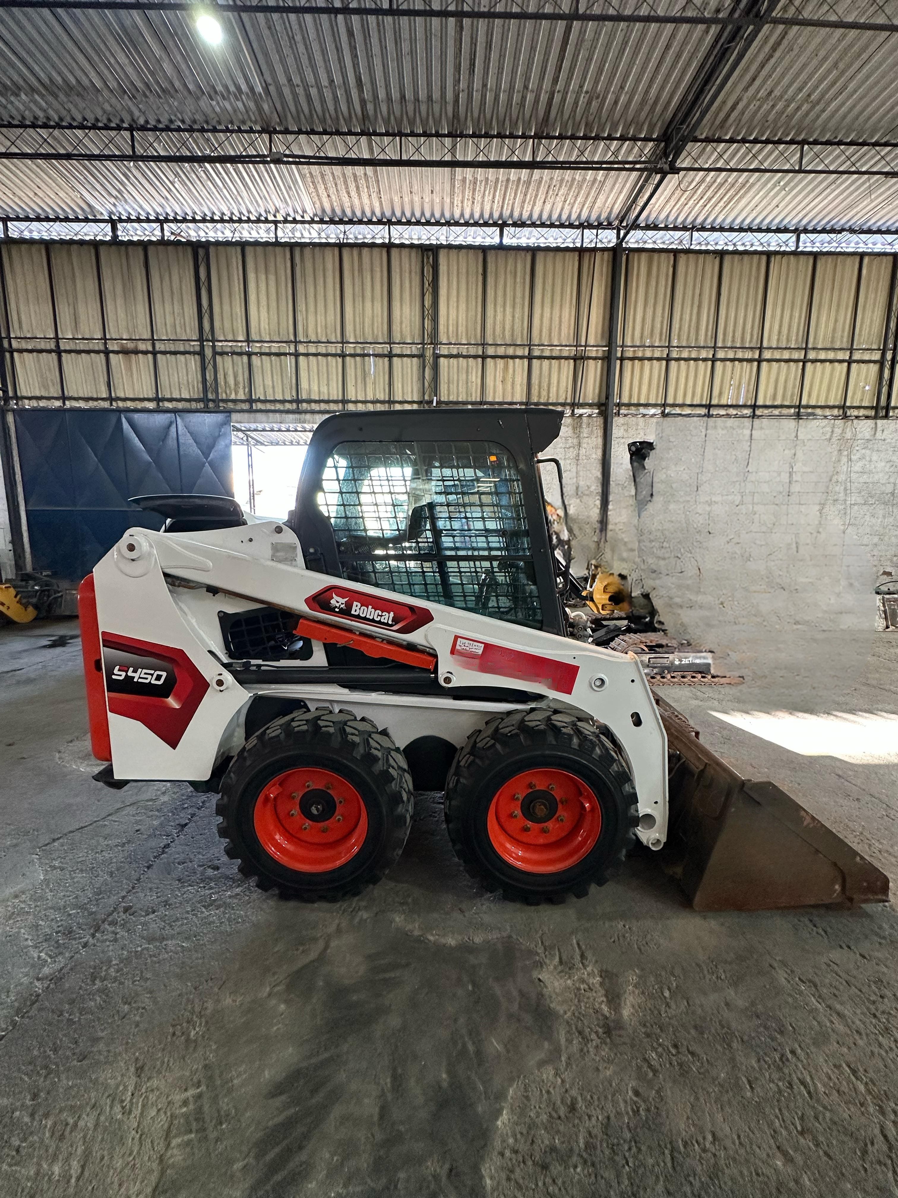 Mini Carregadeira Bobcat S450 2022 - Imagem 3
