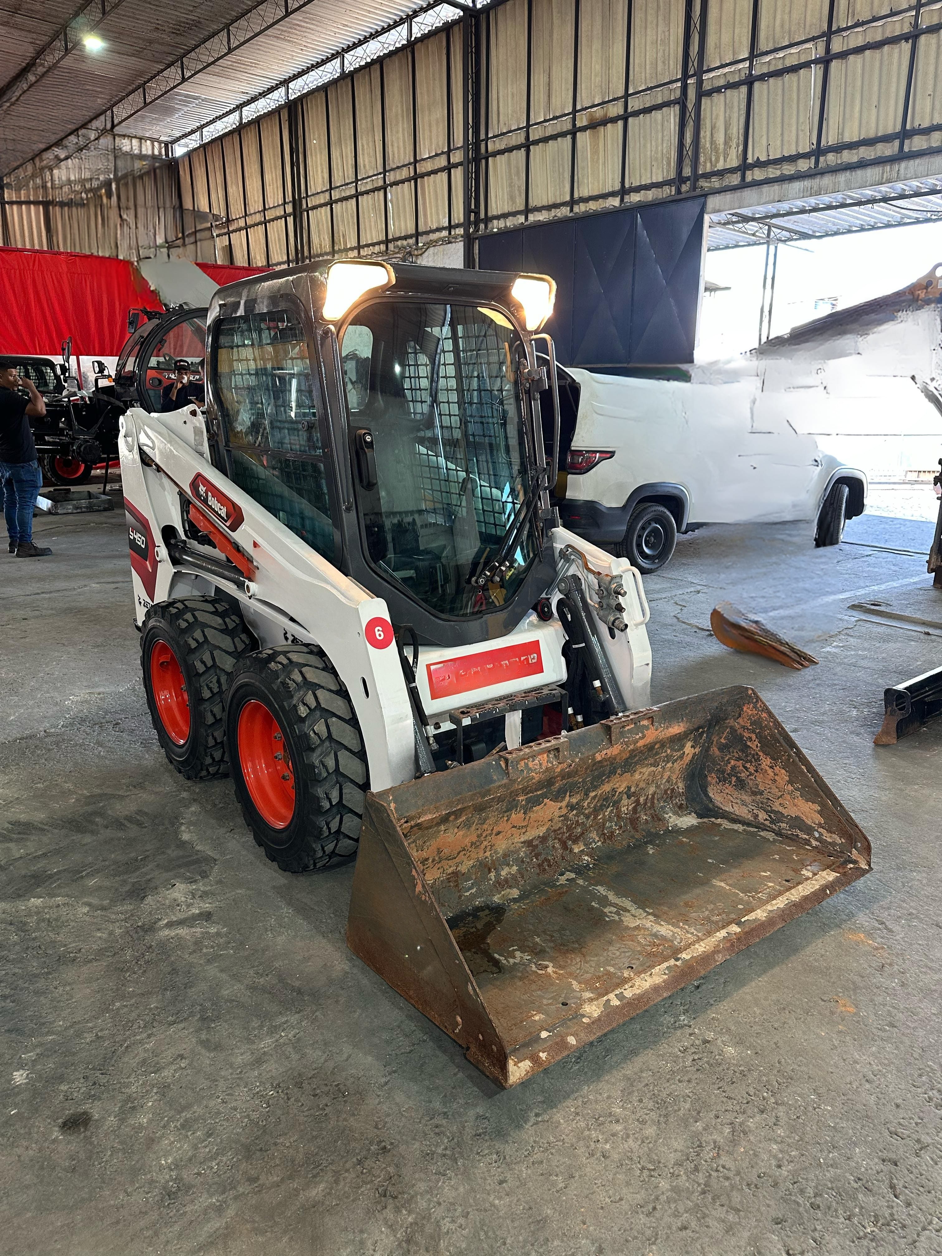 Mini Carregadeira Bobcat S450 2022 - Imagem 1