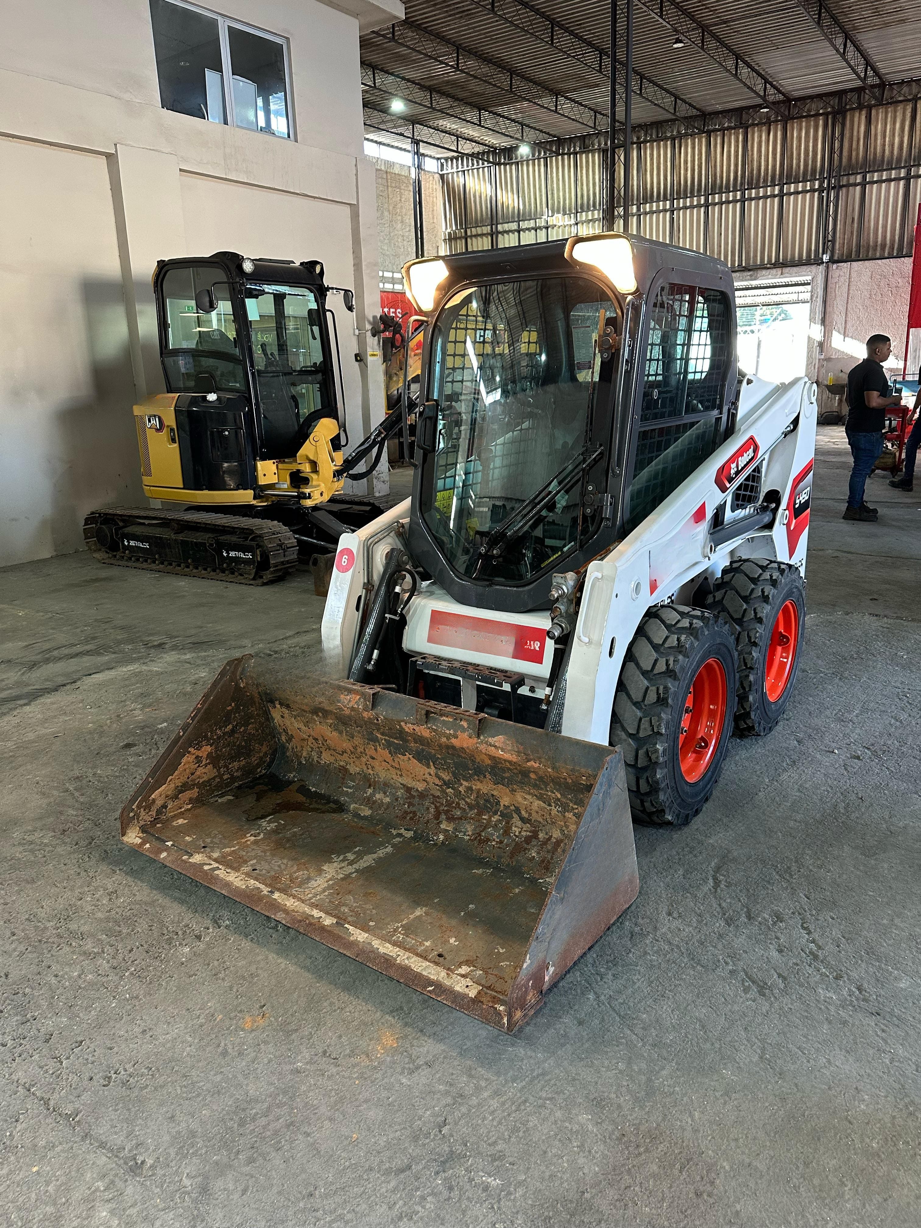 Mini Carregadeira Bobcat S450 2022 - Imagem 2