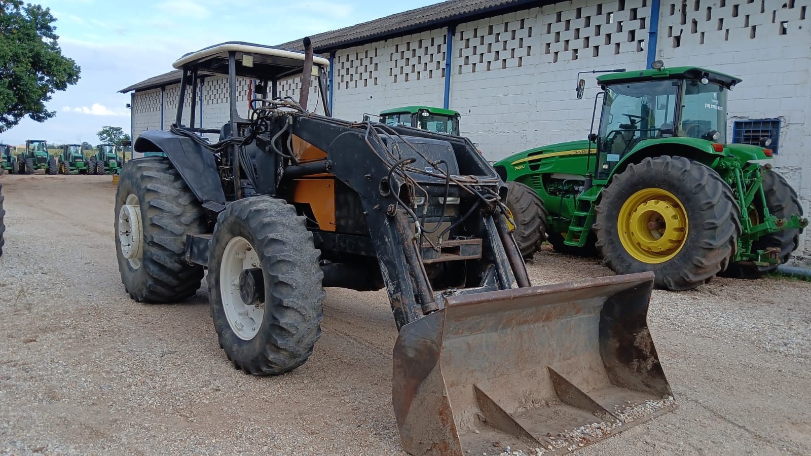 Trator agrícola Valtra BH 140 4X4 2005 - Imagem 2