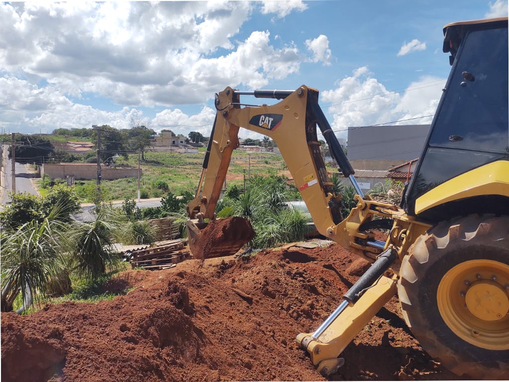 Retroescavadeira Caterpillar 416F2 2020 - Imagem 3