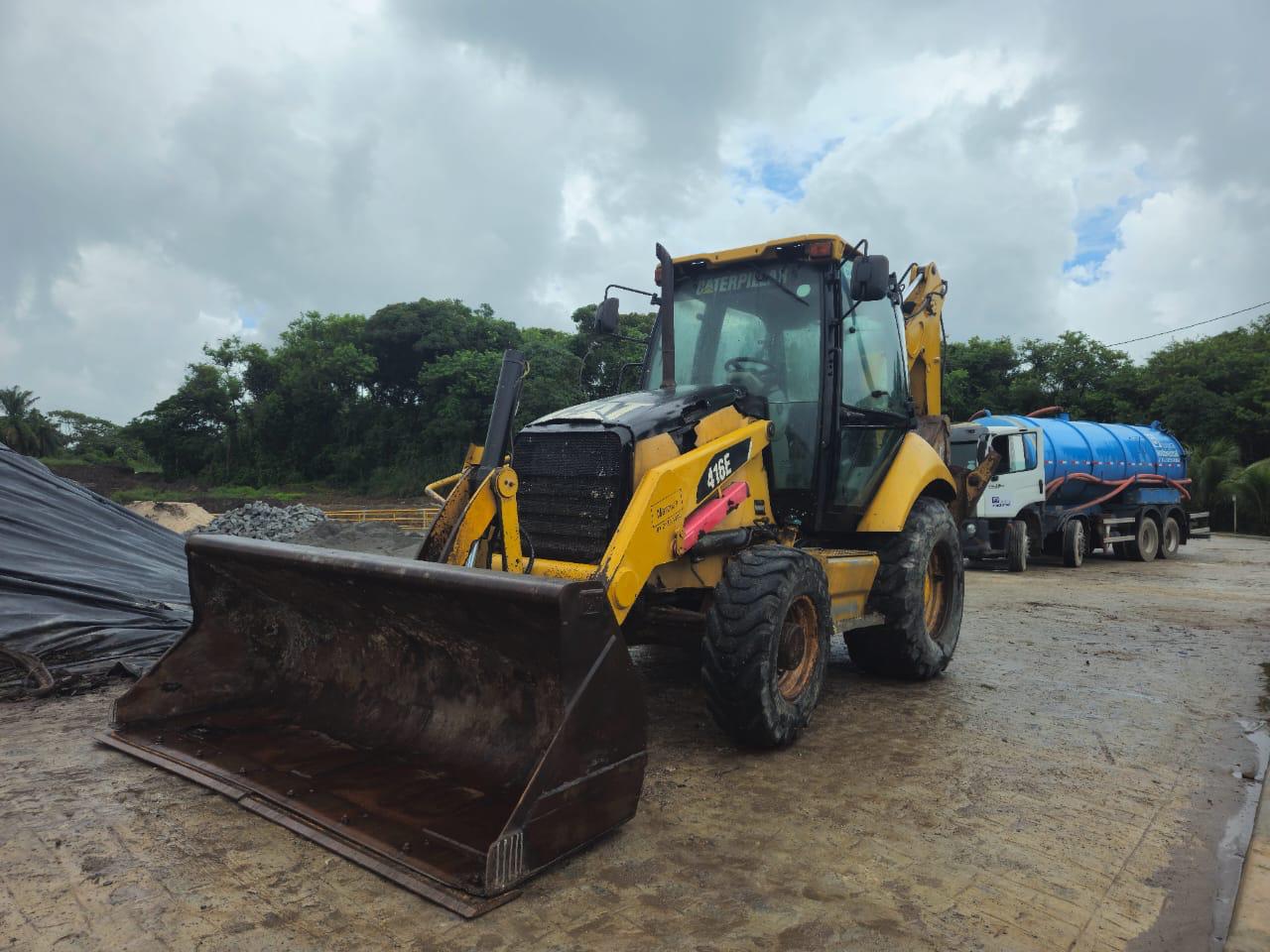 Retroescavadeira Caterpillar 416E 2011 - Imagem 1