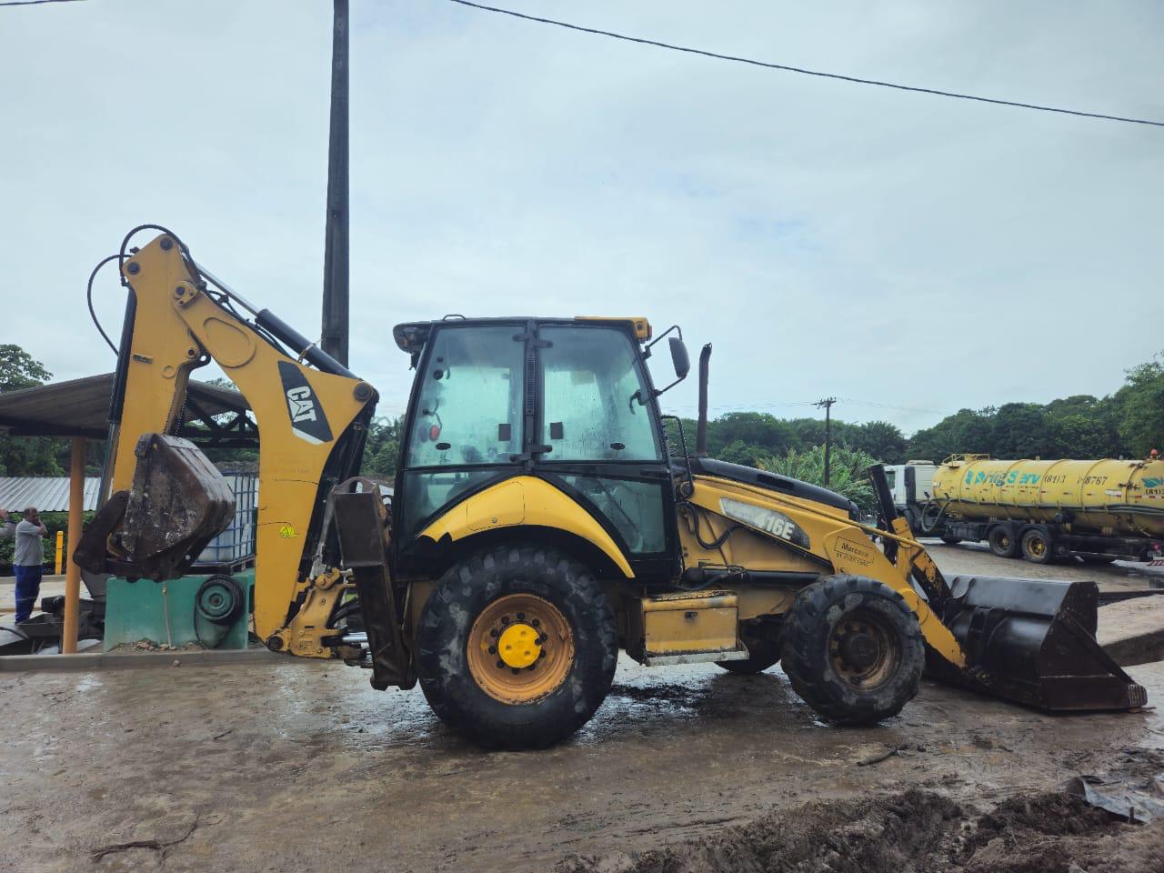 Retroescavadeira Caterpillar 416E 2011 - Imagem 2