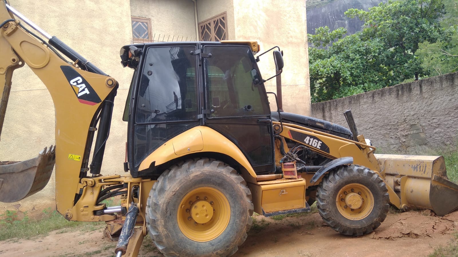 Retroescavadeira Caterpillar 416E 2012 - Imagem 2